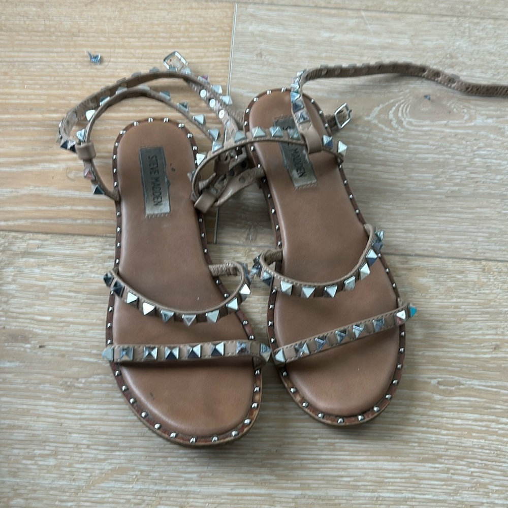Size 6.5, GUC, Steve Madden Travel sandal in Tan